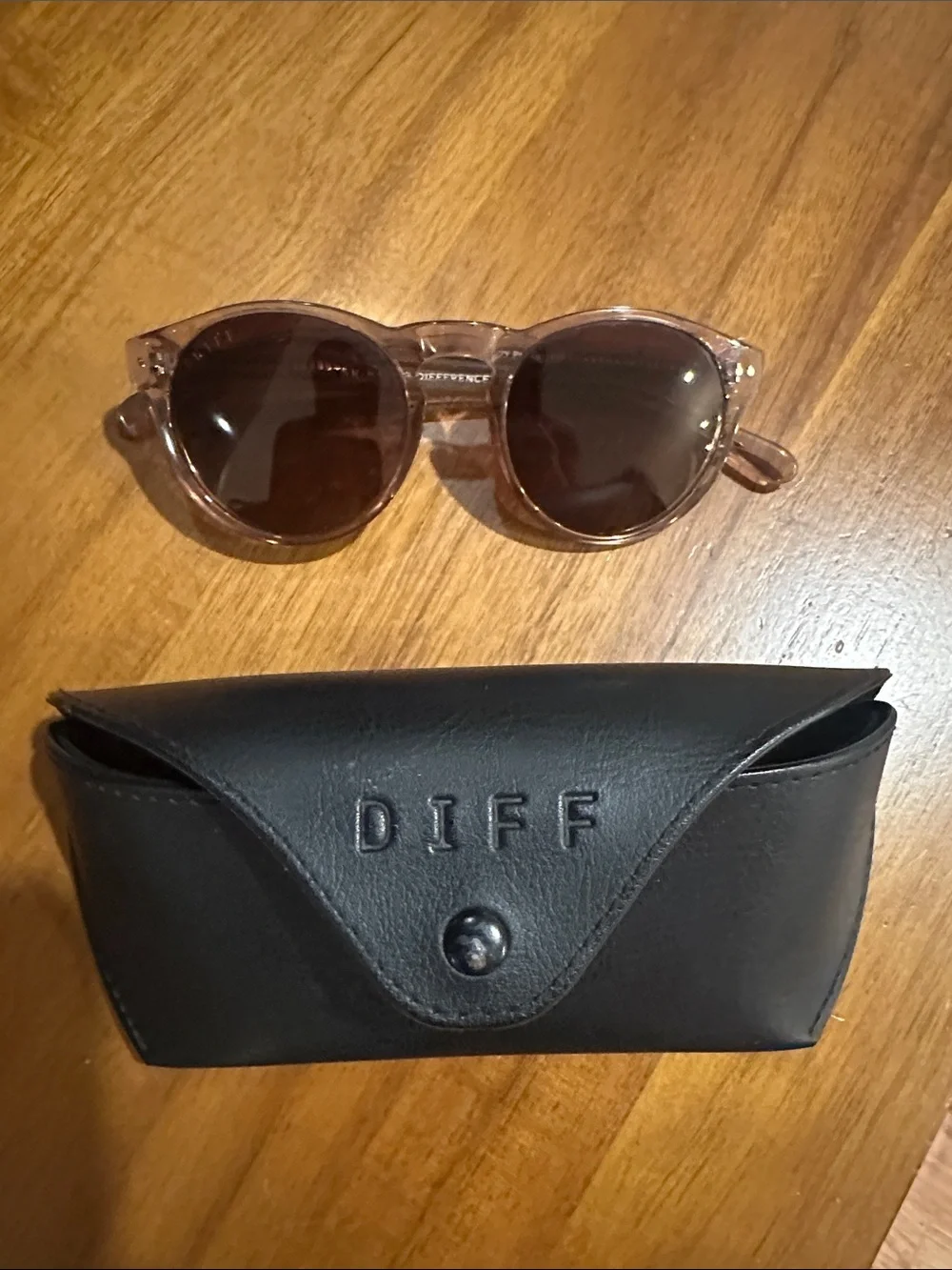 Diff Eyewear Round Sunglasses